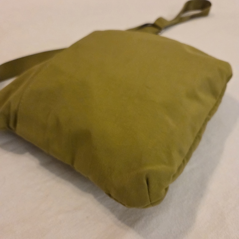 BAGGALLINI Bigโ Zipper Bagg RFID Green Nylon Triple Zip Crossbody Messenger Bag - Picture 6 of 13